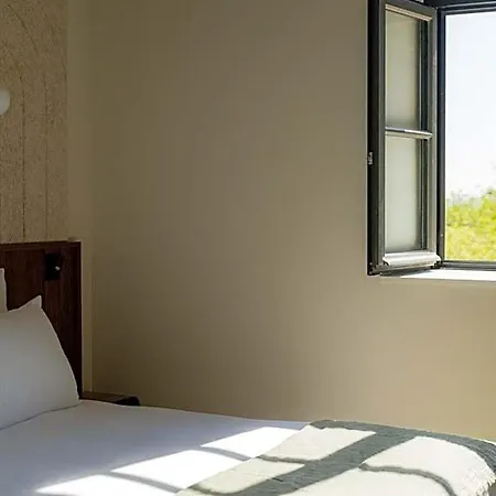 Hotel St Laurent - Handwritten Collection